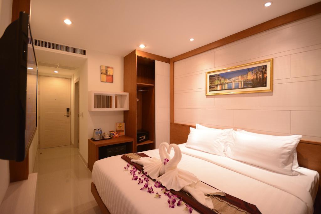 The Patong Center Hotel Стая снимка
