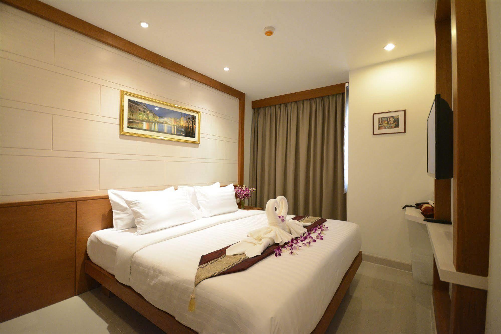 The Patong Center Hotel Екстериор снимка