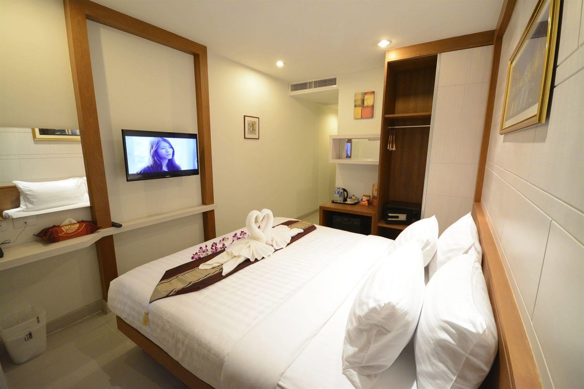 The Patong Center Hotel Екстериор снимка