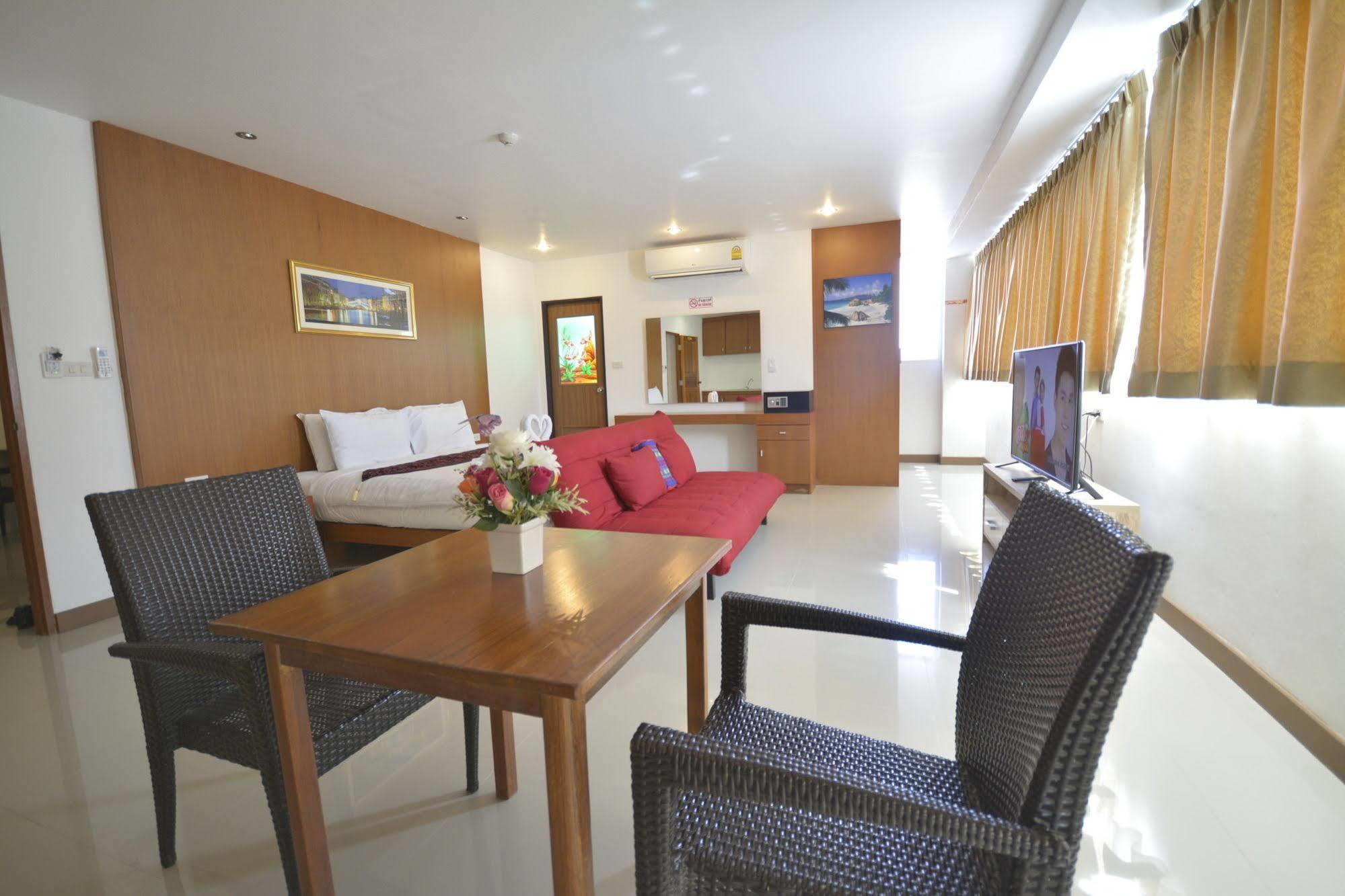 The Patong Center Hotel Екстериор снимка