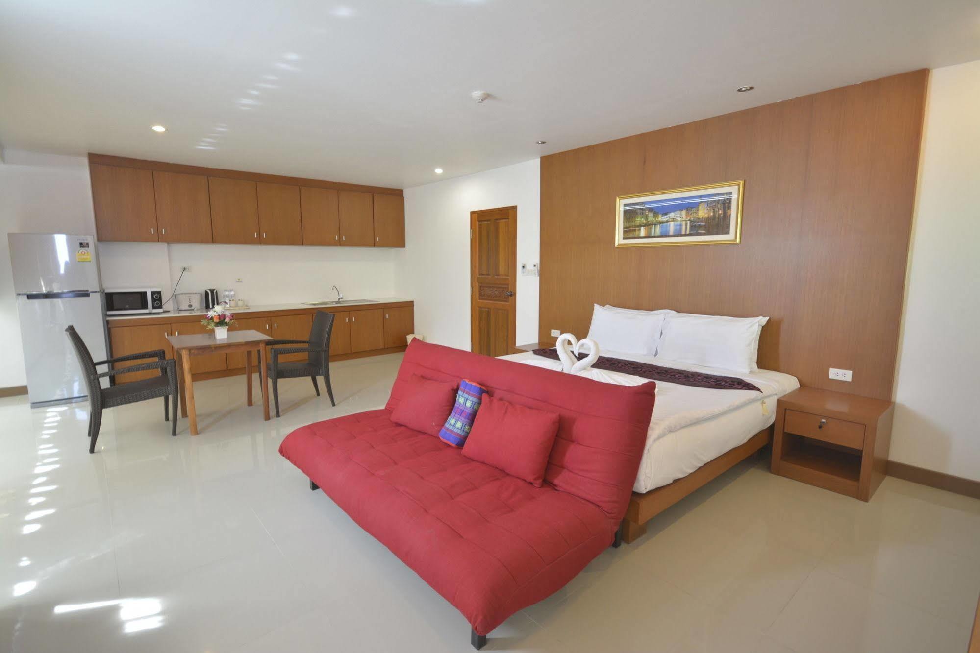 The Patong Center Hotel Екстериор снимка